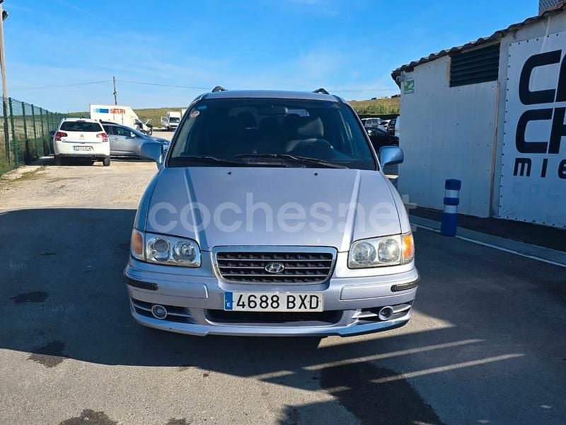 Gris / plata Usado 2002 Hyundai Trajet GLS Monovolumen | 2999 € - Imagen 1/4