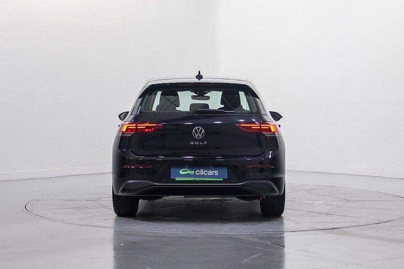 Usado VW Golf VII Life 115 CV (84 kW) 2021 Negro Utilitario