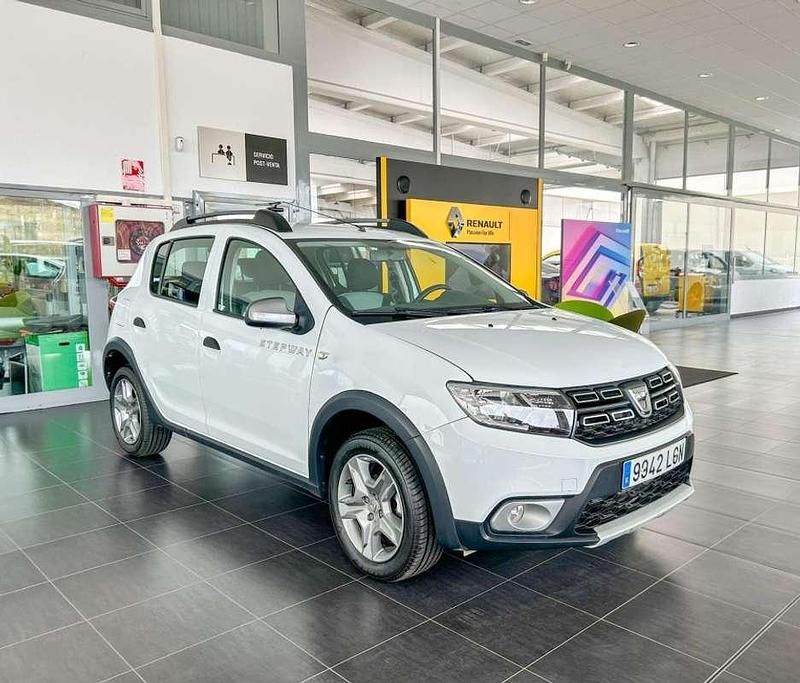 Usado Dacia Sandero Comfort 91 CV (66 kW) 2020 Blanco Utilitario