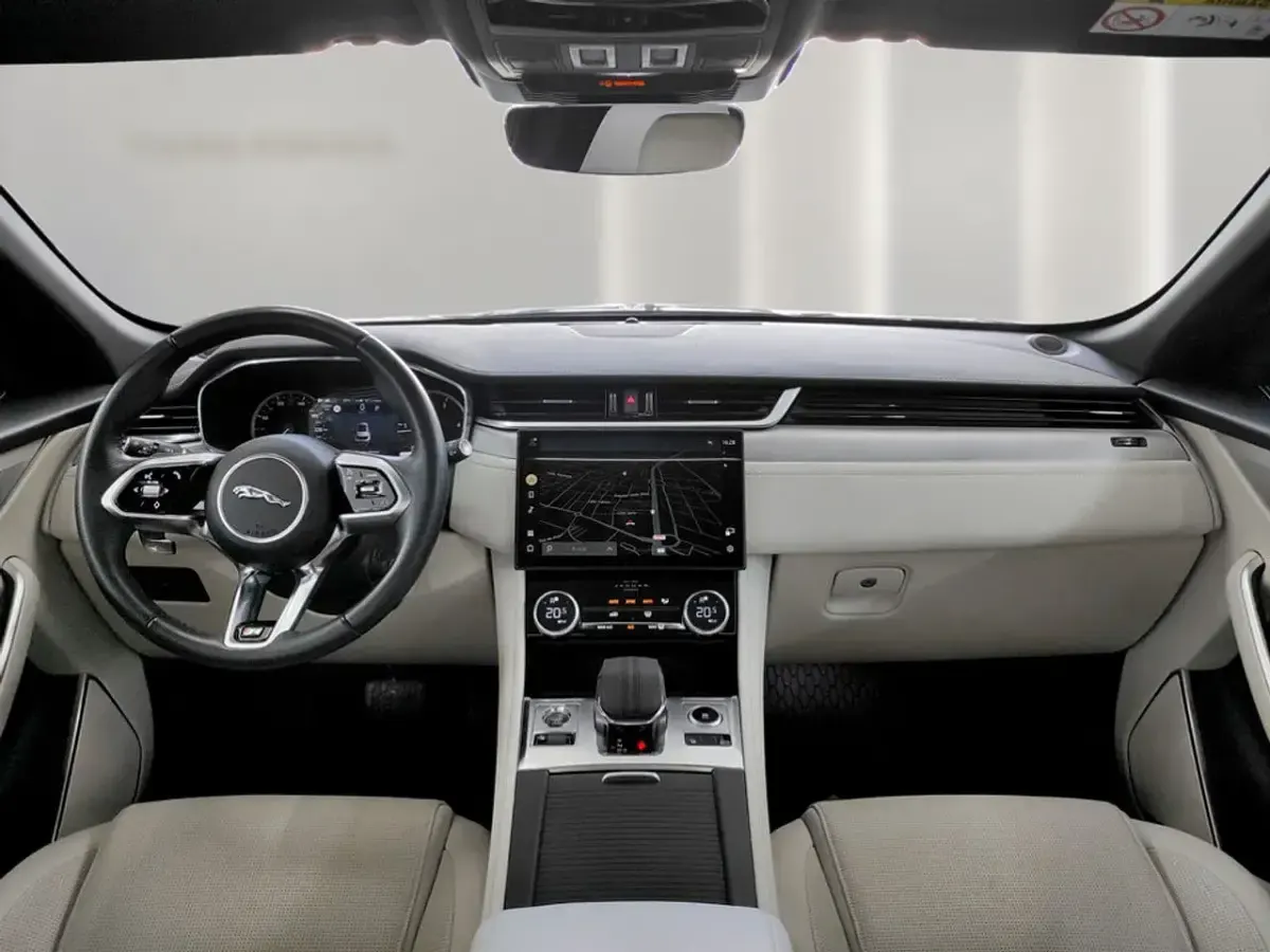 Usado Jaguar F-Pace R-Dynamic 300 CV (220 kW) 2025 Negro SUV