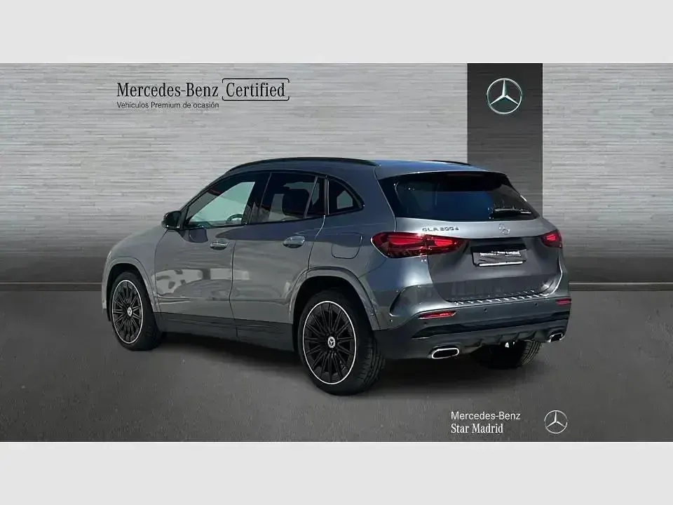 Usado Mercedes GLA200 150 CV (110 kW) 2025 Gris SUV