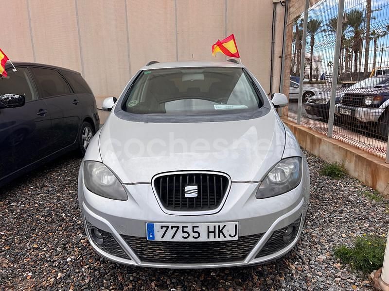 Usado Seat Altea XL Reference 105 CV (77 kW) 2012 Gris / plata Monovolumen