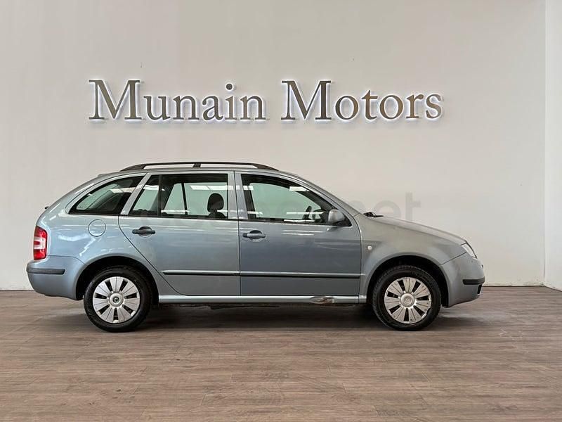 Usado Skoda Fabia Comfort 101 CV (74 kW) 2005 Azul Familiar