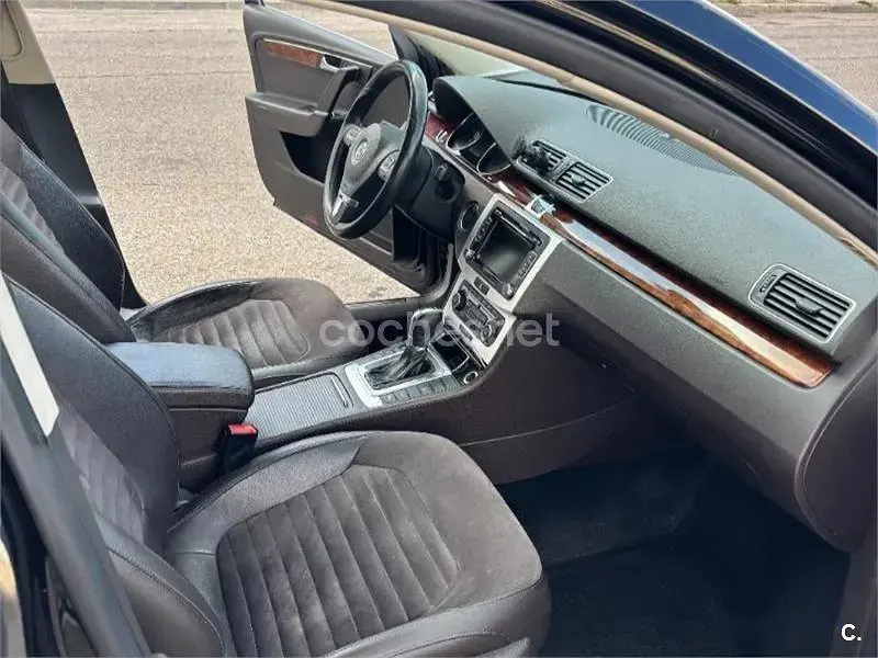 Usado VW Passat Highline 140 CV (102 kW) 2011 Negro Berlina
