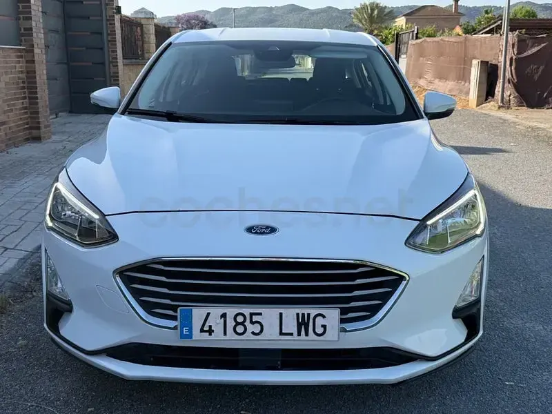 Usado Ford Focus Trend 120 CV (88 kW) 2022 Blanco Berlina