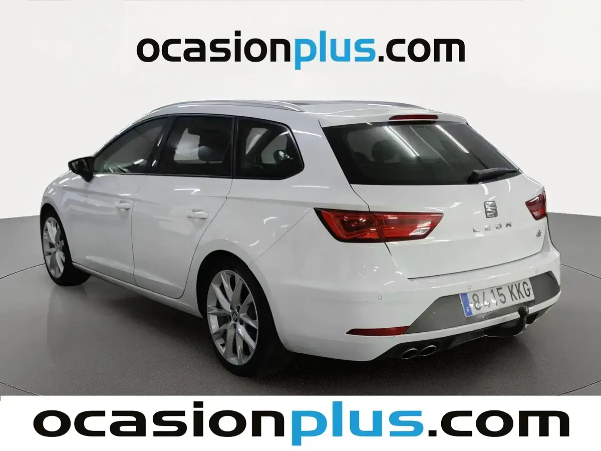 Usado Seat Leon FR 125 CV (91 kW) 2018 Blanco Familiar
