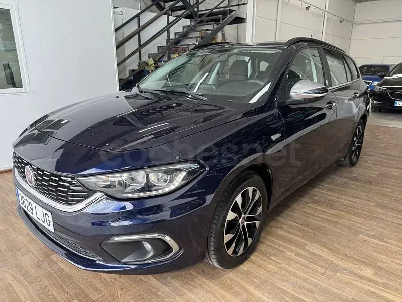 Usado Fiat Tipo Mirror 120 CV (88 kW) 2020 Azul Familiar