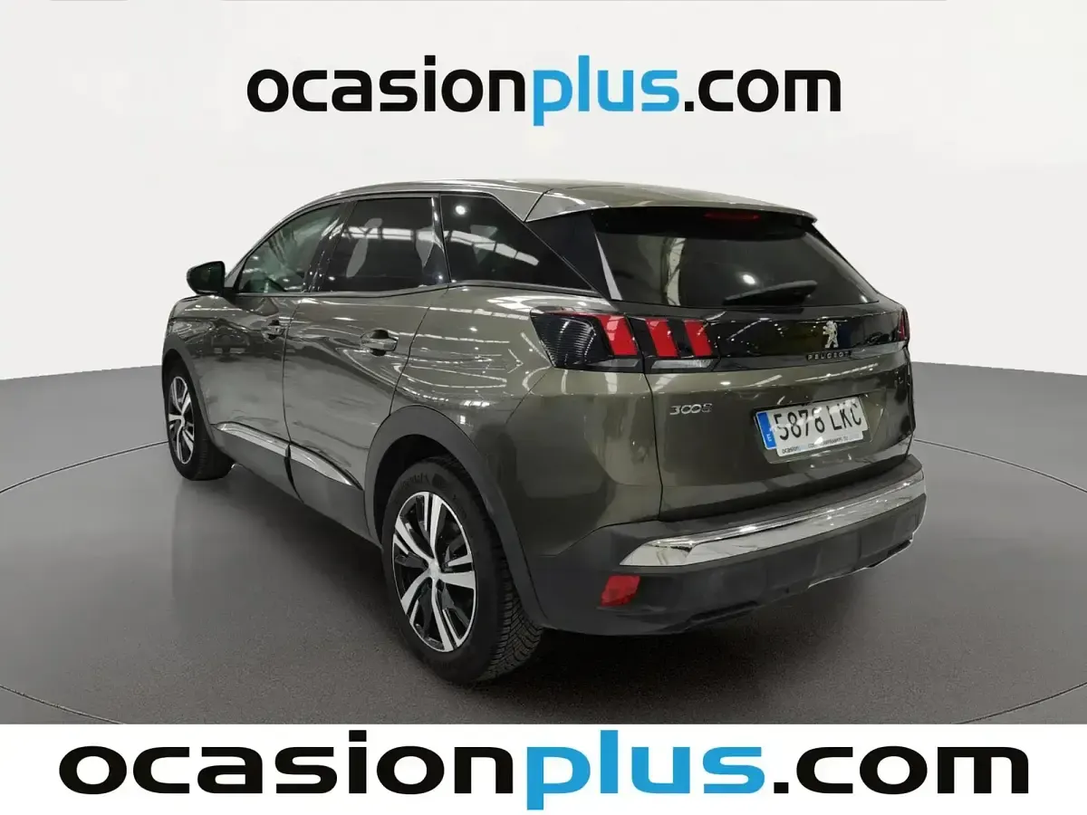 Usado Peugeot 3008 Allure 130 CV (95 kW) 2020 Gris SUV
