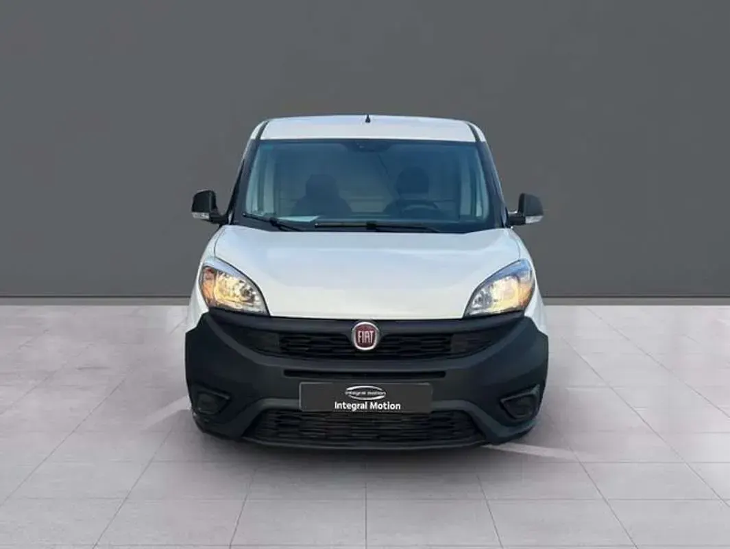 Usado Fiat Doblò 95 CV (69 kW) 2021 Blanco Monovolumen