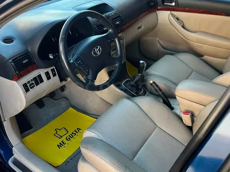 Usado Toyota Avensis Executive 126 CV (92 kW) 2006 Azul Familiar