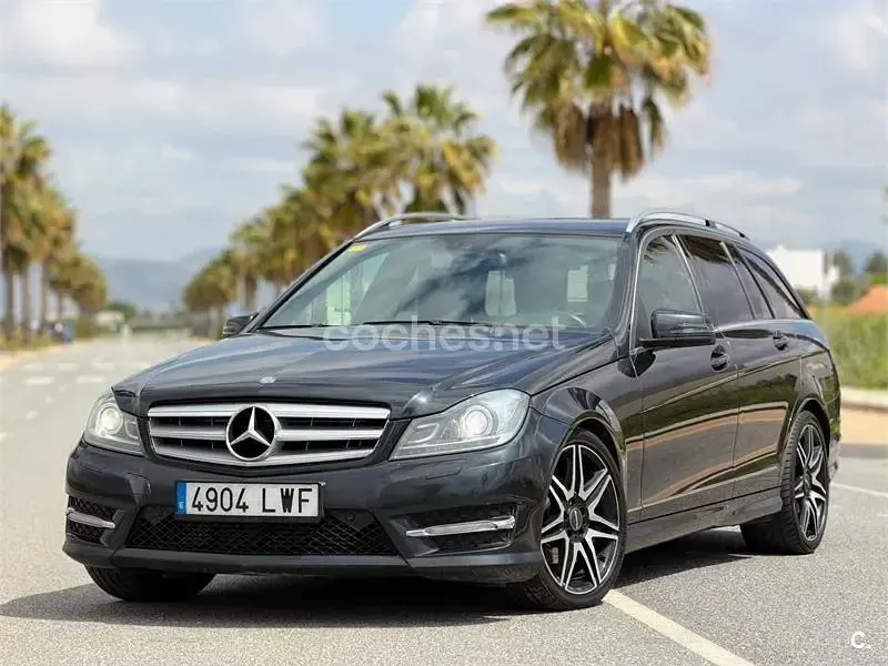 Usado Mercedes C220 170 CV (125 kW) 2012 Negro Familiar