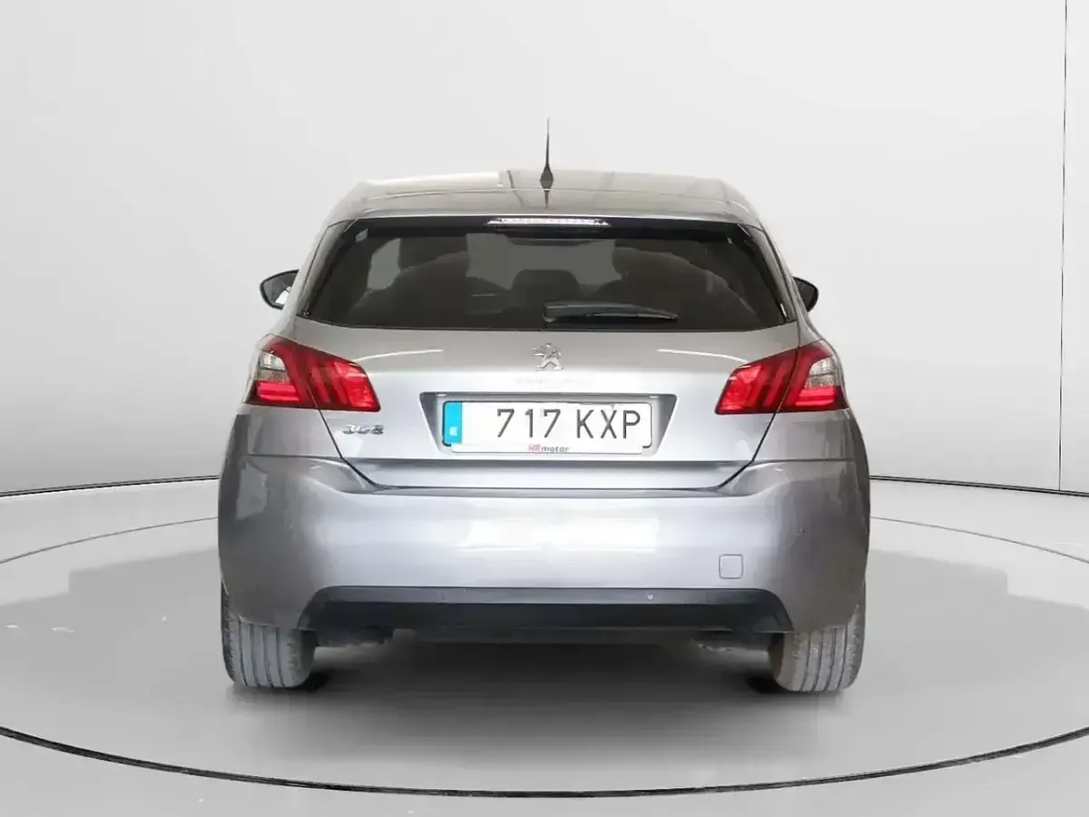 Usado Peugeot 308 Style 100 CV (73 kW) 2019 Gris Berlina