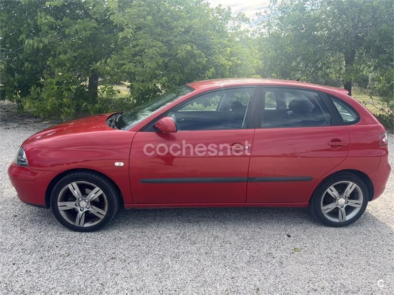 Rojo Usado 2006 Seat Ibiza Reference Berlina | 3200 € (Precio justo) - Imagen 1/2