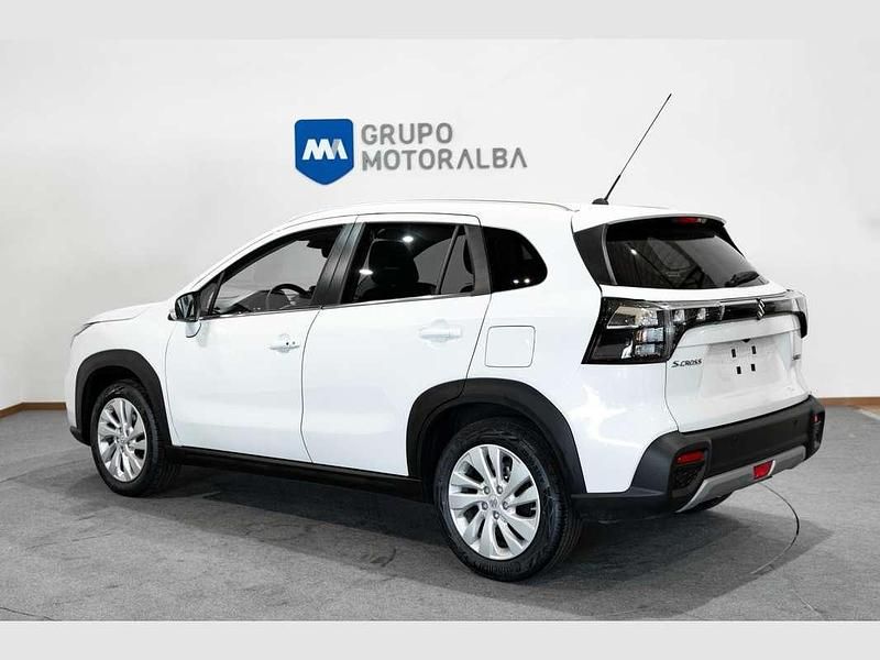 Usado Suzuki SX4 102 CV (75 kW) 2025 Blanco SUV