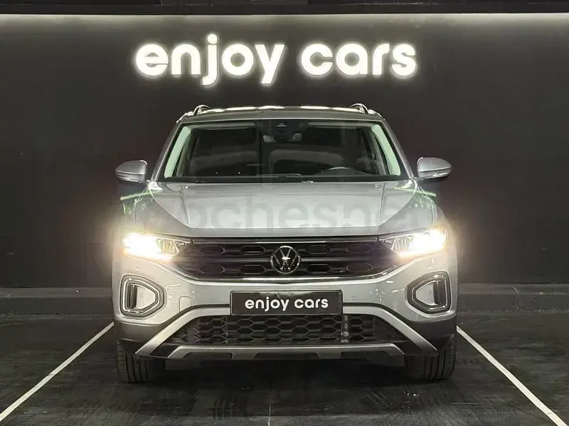 Usado VW T-Roc Life 110 CV (80 kW) 2023 Gris / plata SUV