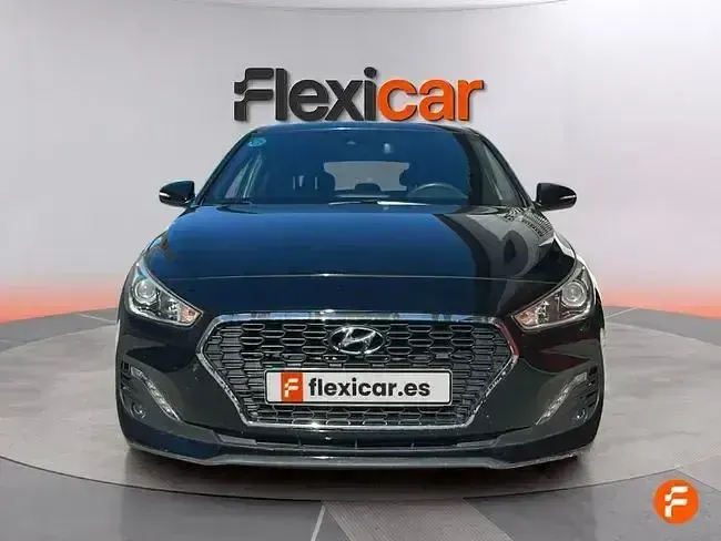 Usado Hyundai i30 120 HP (88 kW) 2018 Preto Sedan
