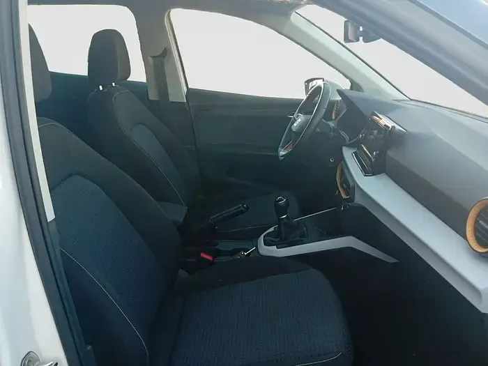 Usado Seat Arona Style 115 CV (84 kW) 2025 Blanco SUV