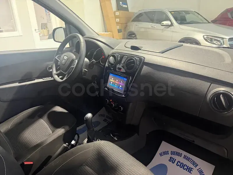 Usado Dacia Lodgy Ambiance 102 CV (75 kW) 2018 Negro Monovolumen