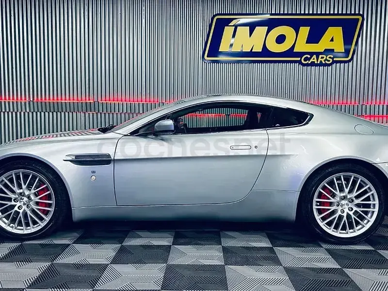 Usado Aston Martin V8 Vantage 420 CV (308 kW) 2010 Gris / plata Coupe