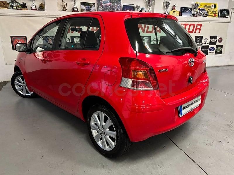 Usado Toyota Yaris Active 69 CV (50 kW) 2009 Rojo Utilitario