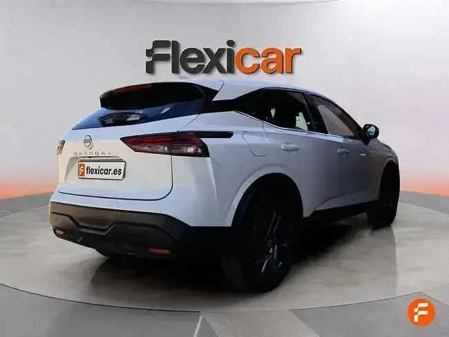 Używany Nissan Qashqai Acenta 140 KM (102 kW) 2024 Biały SUV
