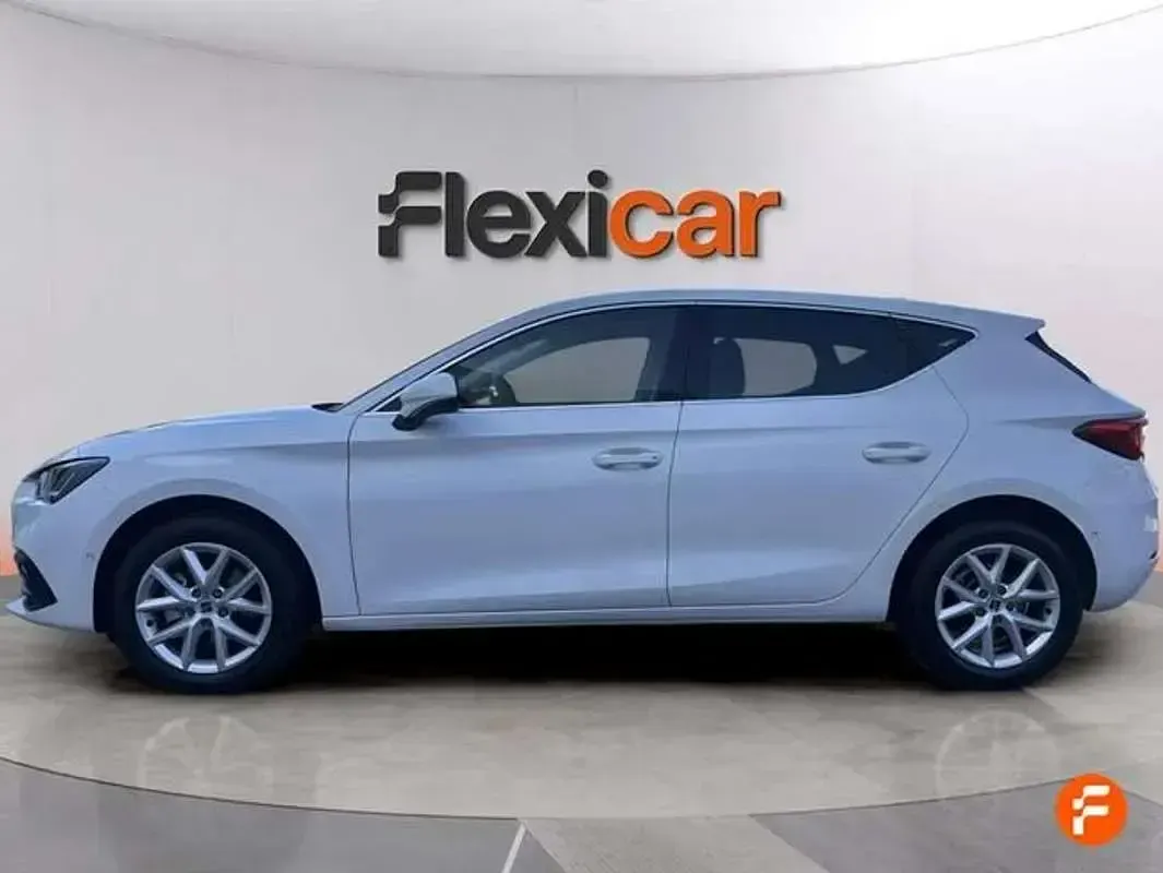Usado Seat Leon Style 116 CV (85 kW) 2025 Blanco Familiar
