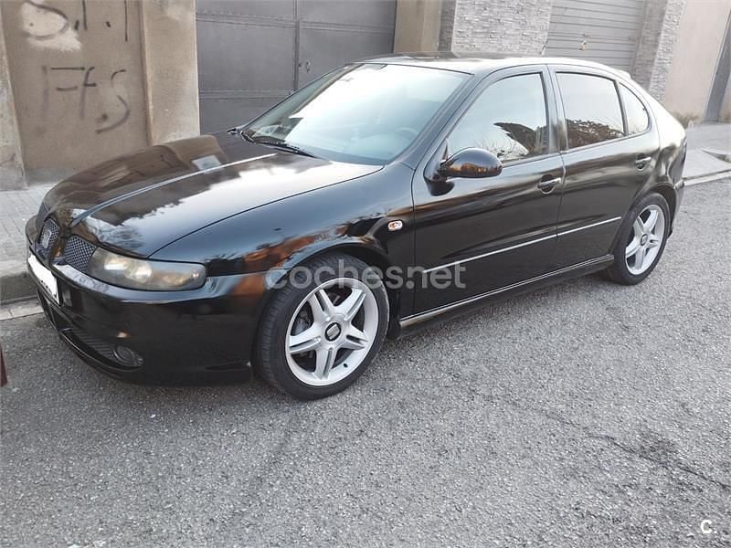 Usado Seat Leon FR 150 CV (110 kW) 2004 Negro Utilitario