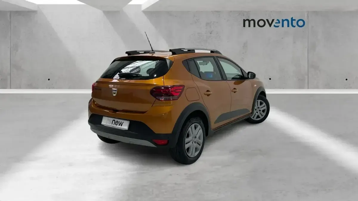 Usado Dacia Sandero Comfort 101 CV (74 kW) 2022 Naranja Berlina