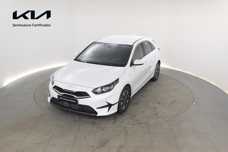 Usado Kia Ceed 100 CV (73 kW) 2025 Cassa white Utilitario