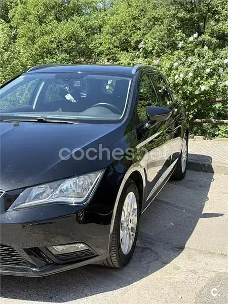 Usado Seat Leon ST Style 105 CV (77 kW) 2015 Negro Familiar