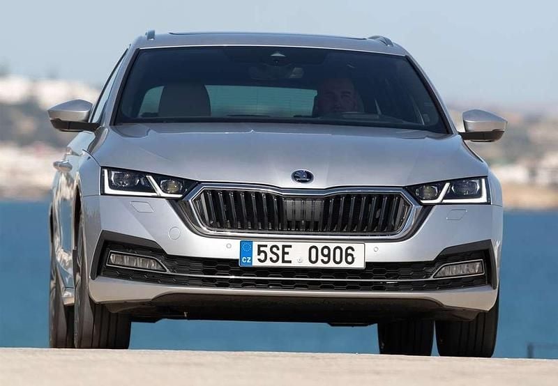 Negro Usado 2024 Skoda Octavia Selection Familiar | 24.990 € (Buen precio) - Imagen 1/4