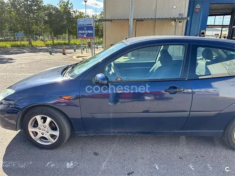 Usado Ford Focus Trend 115 CV (84 kW) 2004 Azul Berlina