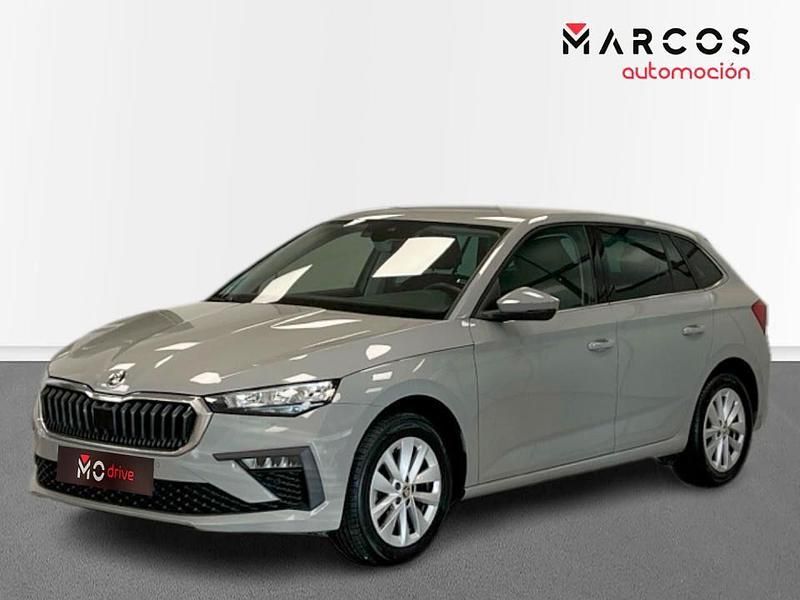 Usado Skoda Scala Selection 115 CV (84 kW) 2024 Gris Utilitario