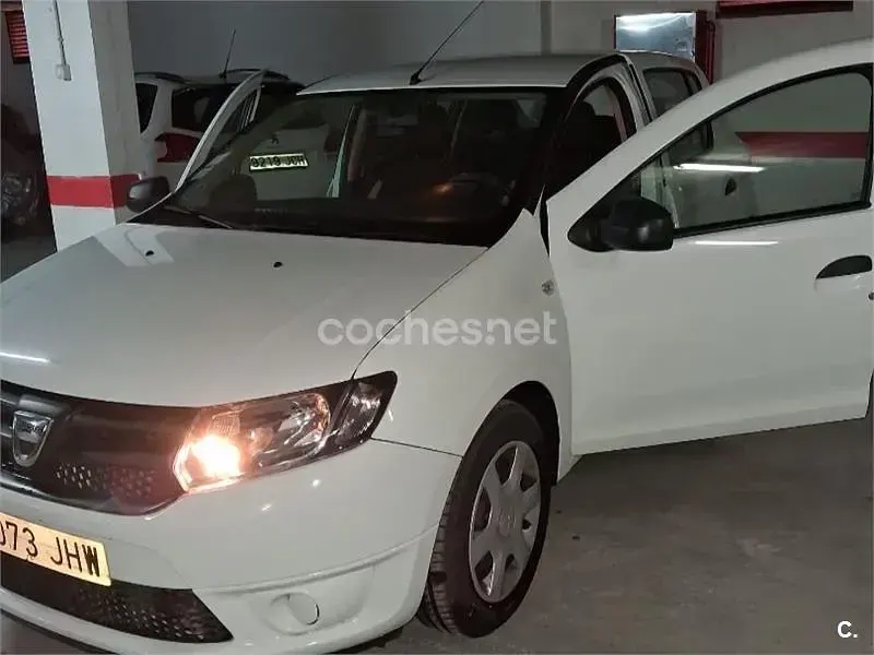 Usado Dacia Sandero Ambiance 75 CV (55 kW) 2015 Blanco Berlina