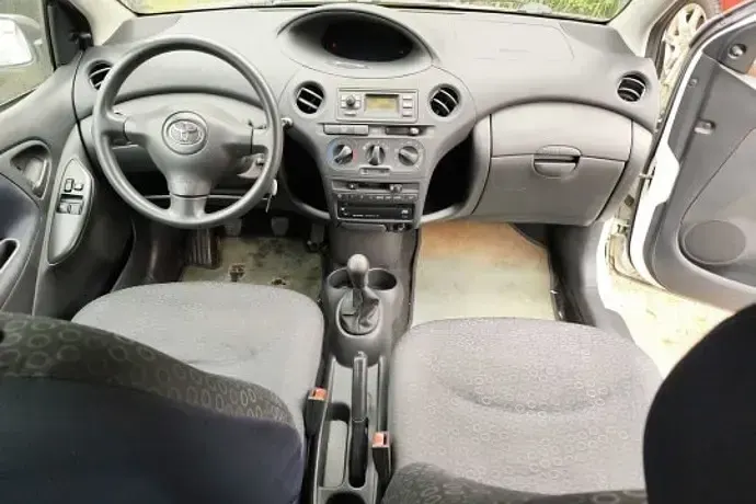 Usado Toyota Yaris 65 CV (47 kW) 2003 Utilitario