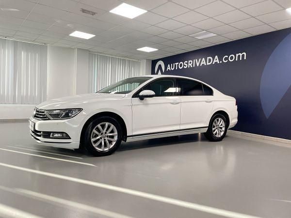 Usado VW Passat Advance 150 CV (110 kW) 2018 Blanco puro Berlina