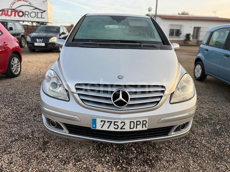 Usado Mercedes B200 140 CV (102 kW) 2005 Gris / plata Monovolumen