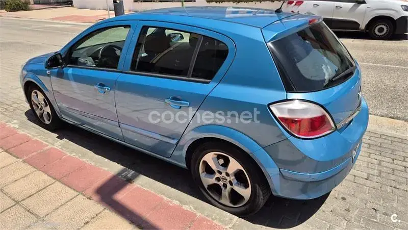 Usado Opel Astra Enjoy 90 CV (66 kW) 2005 Azul Berlina