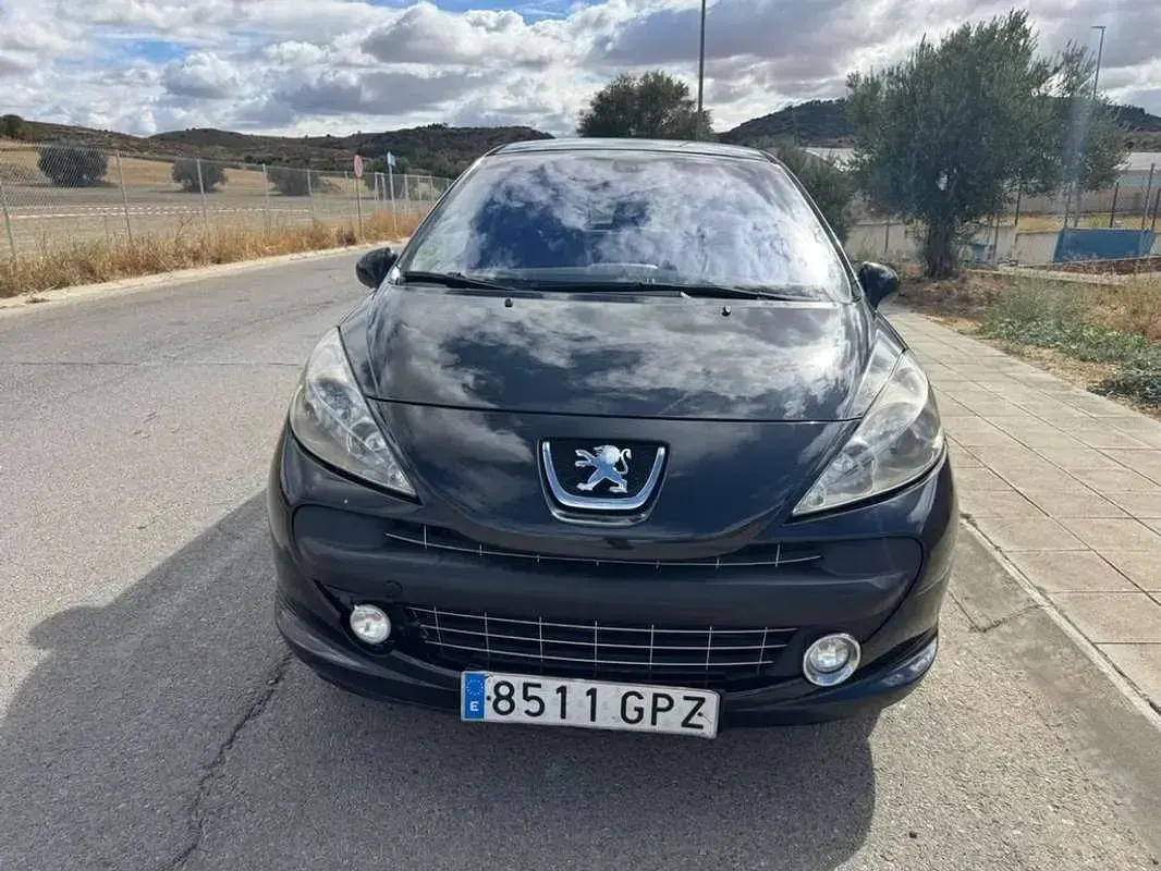 Usado Peugeot 207 69 CV (50 kW) 2009 Negro Utilitario