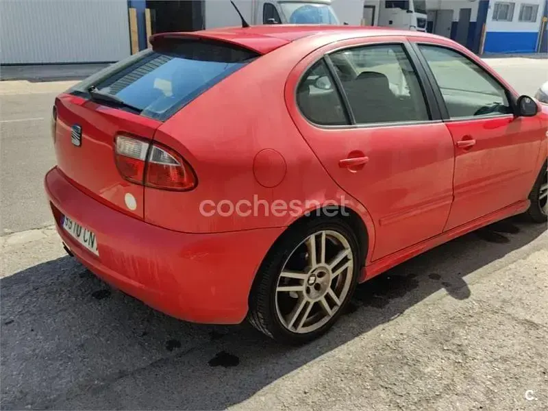 Usado Seat Leon Sport 150 CV (110 kW) 2003 Rojo Utilitario