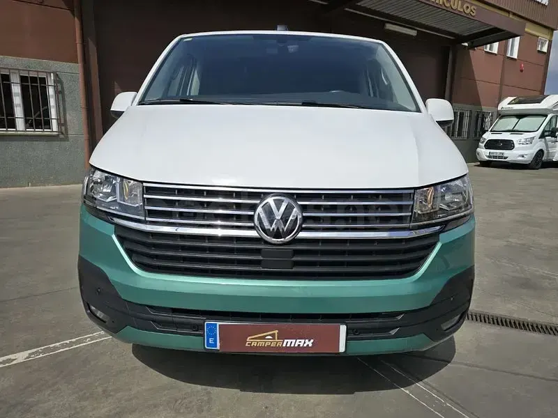 Usado VW Multivan 150 CV (110 kW) 2021 Verde Monovolumen