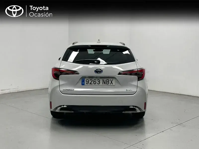Usado Toyota Corolla Active 140 CV (102 kW) 2025 Gris / plata Familiar