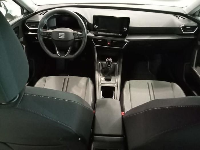 Usado Seat Leon Style 115 CV (84 kW) 2022 Blanco Familiar