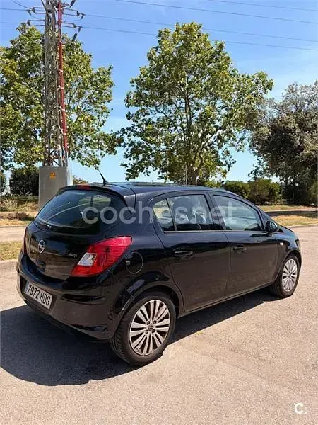 Usado Opel Corsa 95 CV (69 kW) 2011 Negro Utilitario