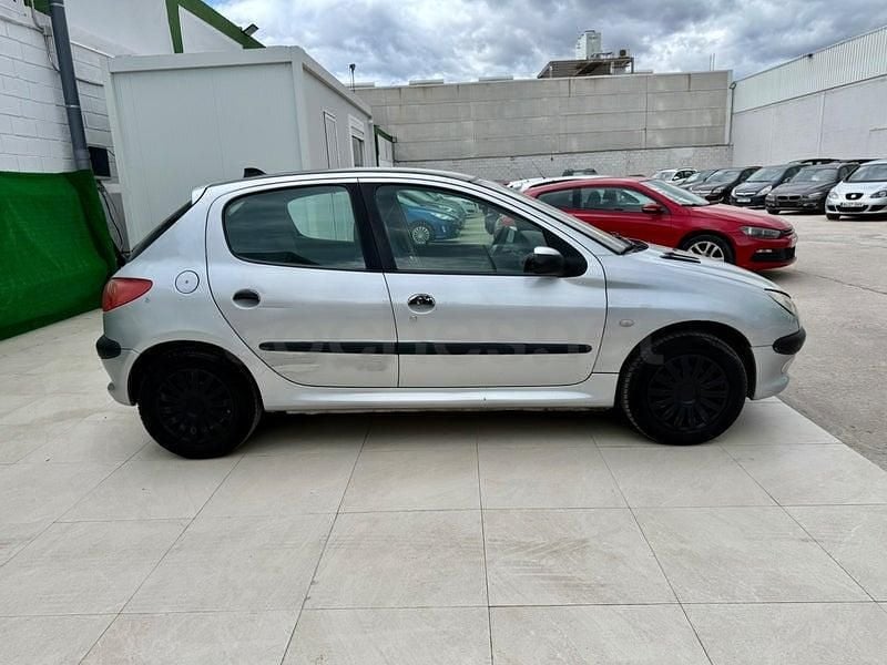 Usado Peugeot 206 75 CV (55 kW) 2005 Gris / plata Berlina