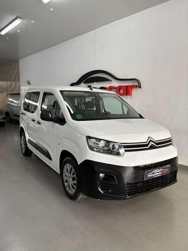 Usado Citroën Berlingo Live 102 CV (75 kW) 2022 Blanco Monovolumen