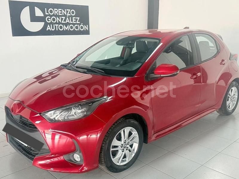 Granate Usado 2022 Toyota Yaris Berlina | 16.900 € (Precio justo) - Imagen 1/4