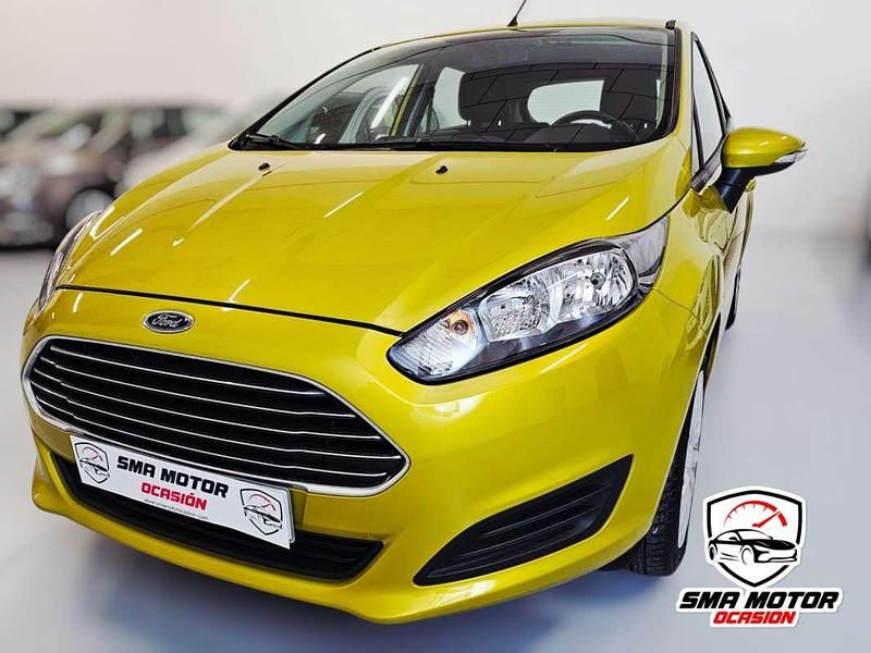 Usado Ford Fiesta Trend 75 CV (55 kW) 2015 Amarillo Utilitario