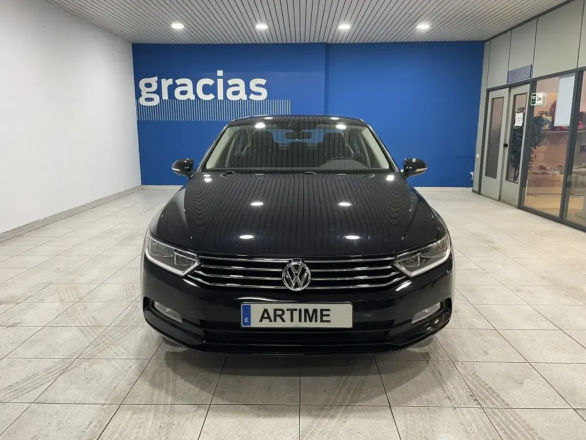Usado VW Passat Edition 120 CV (88 kW) 2018 Negro Berlina
