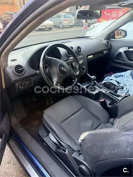 Usado Audi A3 Attraction 100 CV (73 kW) 2004 Azul Utilitario